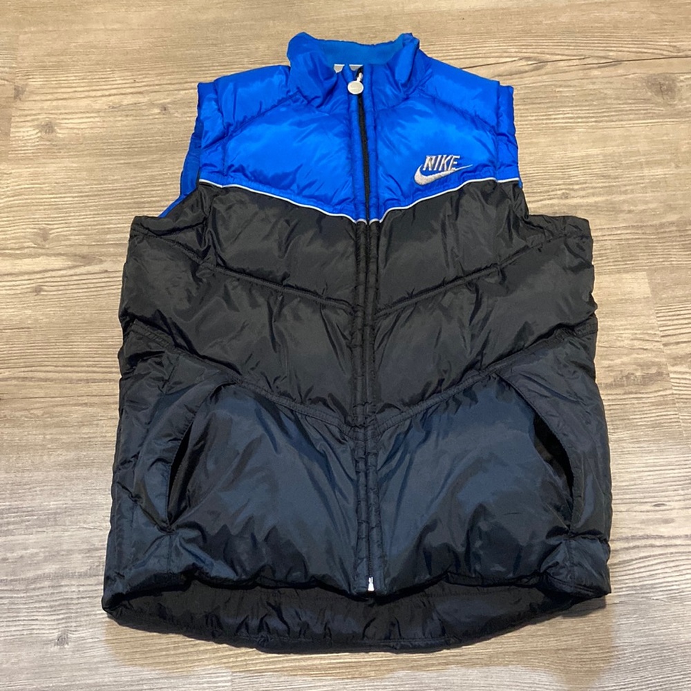 Nike puffer best, size Medium